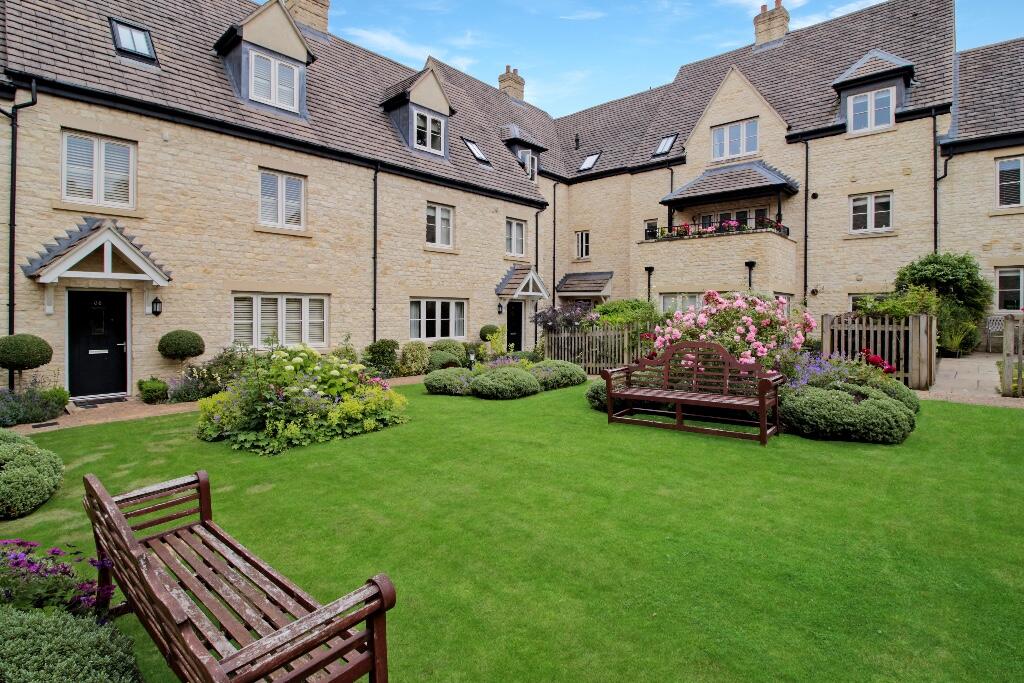 Main image of property: 41 Penhurst Gardens, Chipping Norton, Oxfordshire, OX7