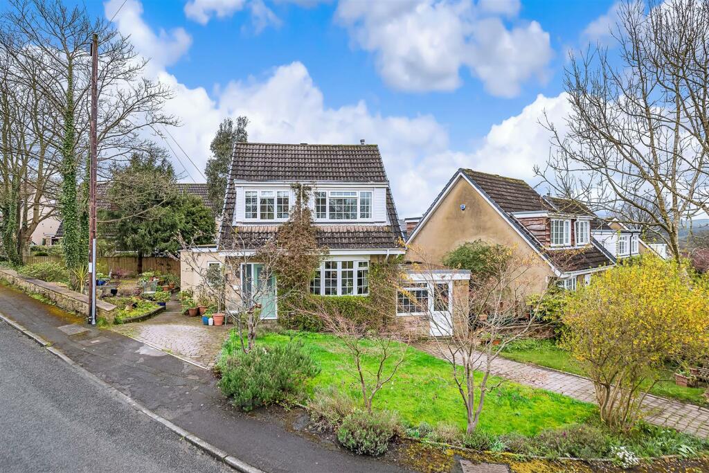 4 bedroom detached house for sale in St. Peters Court, Addingham