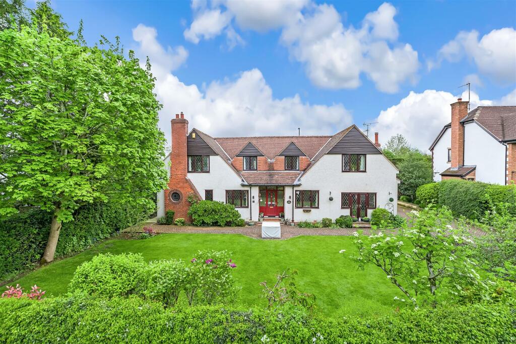 6 bedroom house for sale in Chevin Avenue, Menston, Ilkley, LS29