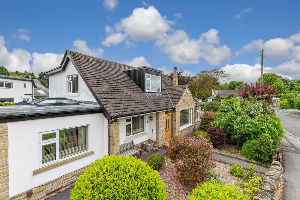 4 bedroom house for sale in Park Crescent, Addingham, Ilkley, LS29