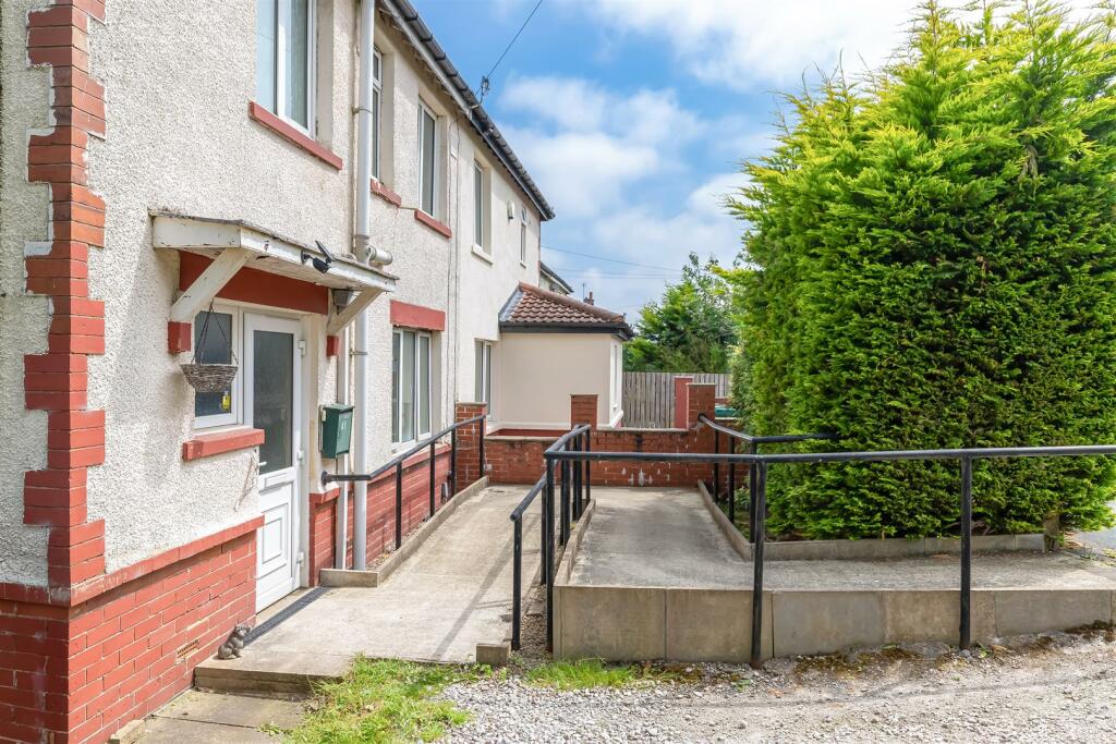 4 bedroom semidetached house for sale in Wyvil Crescent, Ilkley, LS29