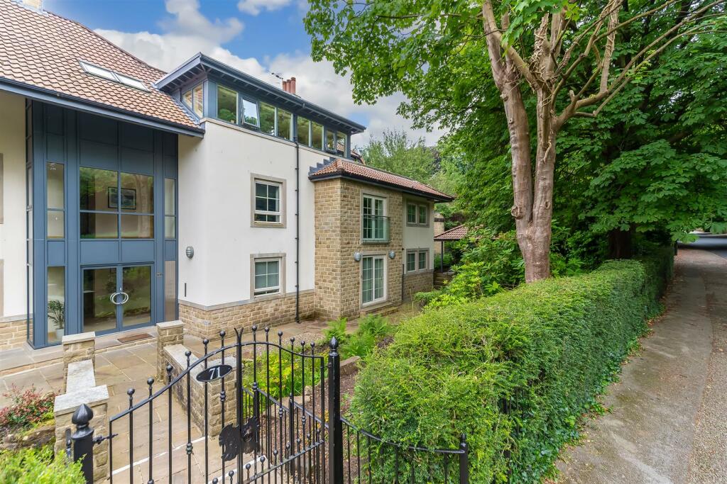 2 bedroom apartment for sale in Grove Road, Ilkley, LS29