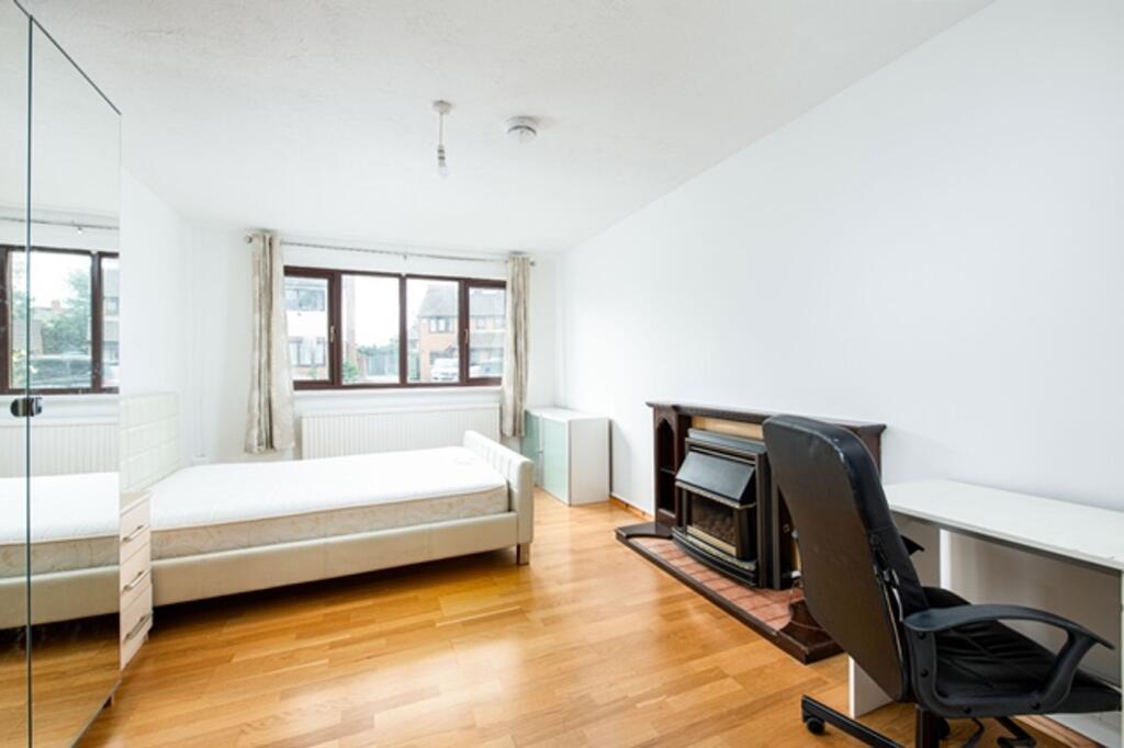 Additional property image - Highfields Close, Bristol