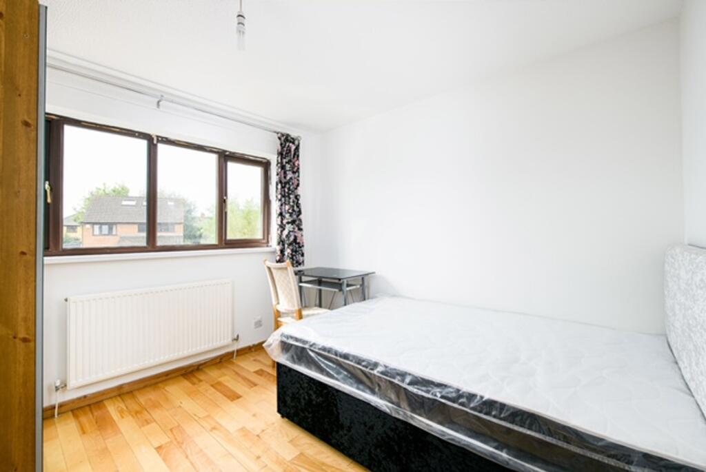 Additional property image - Highfields Close, Bristol