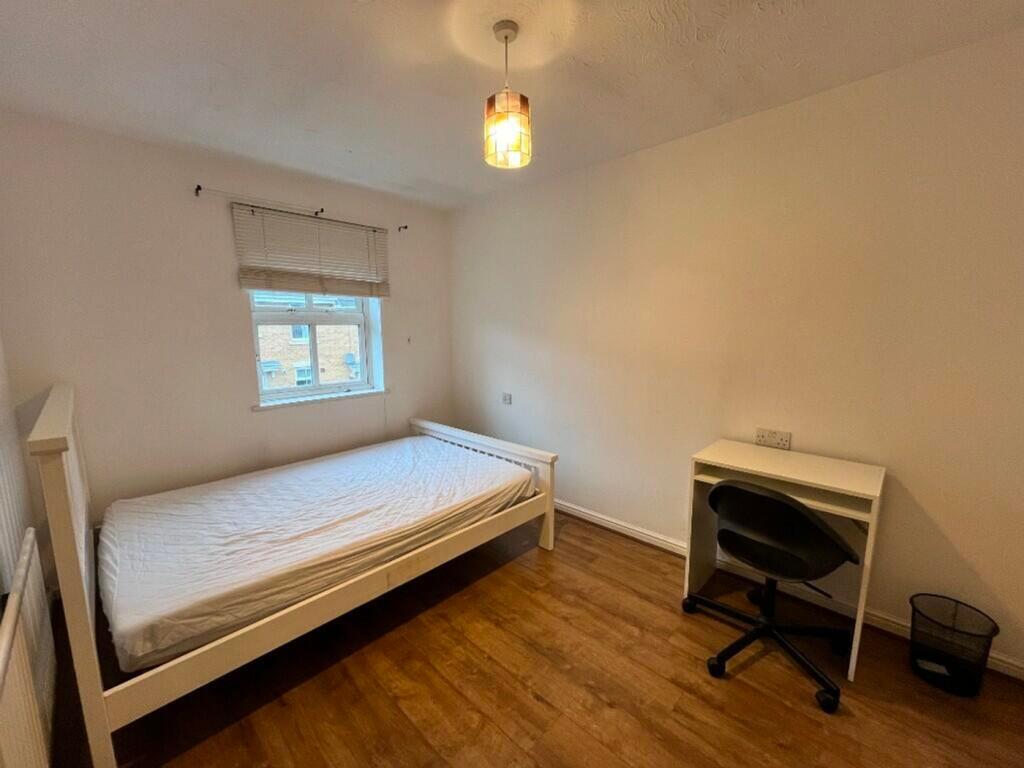 Additional property image - Trellick Walk, Bristol
