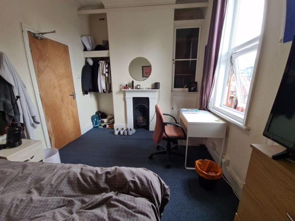 Main image of property: Regent Park Terrace, Leeds, LS6