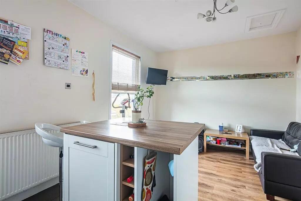 Main image of property: 156A Cemetery Road, Sheffield, S11