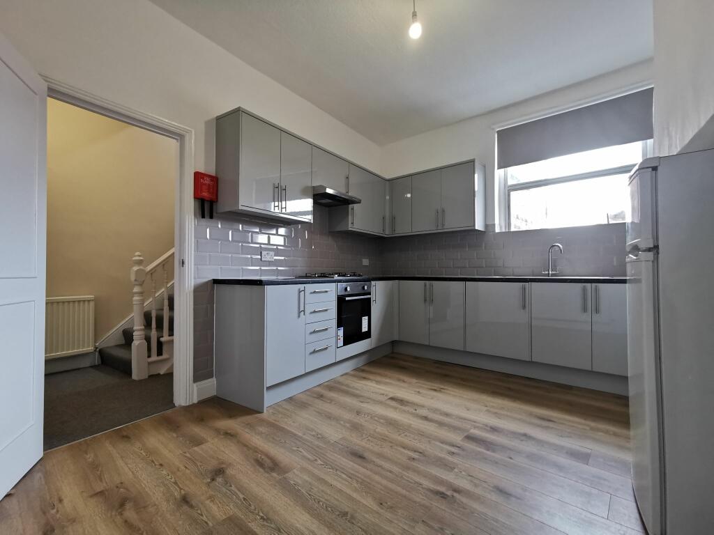 2 bedroom apartment for rent in High Road Willesden Green NW10 2PP, NW10