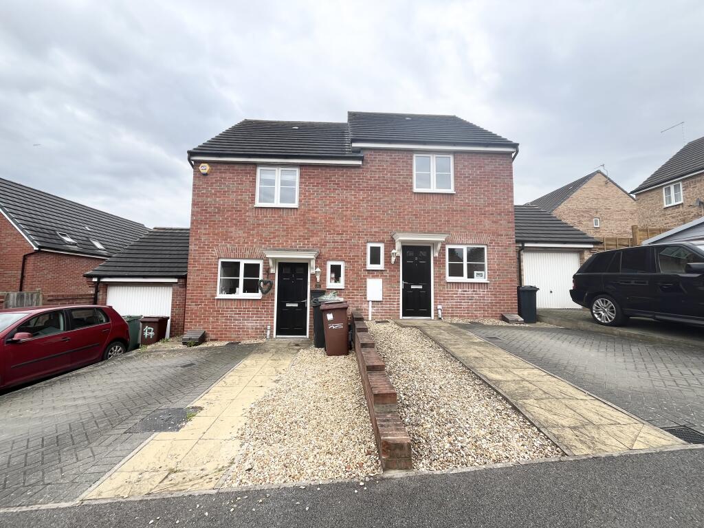 2 bedroom semidetached house for rent in Bates Lane, Hempsted
