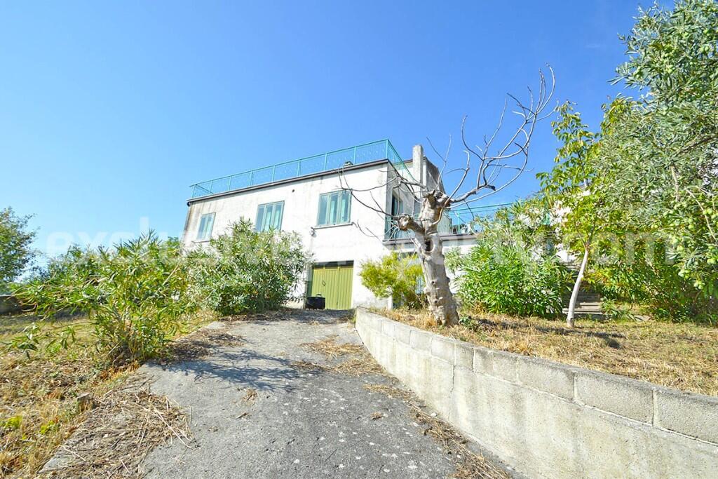 Main image of property: Roccascalegna, Chieti, Abruzzo