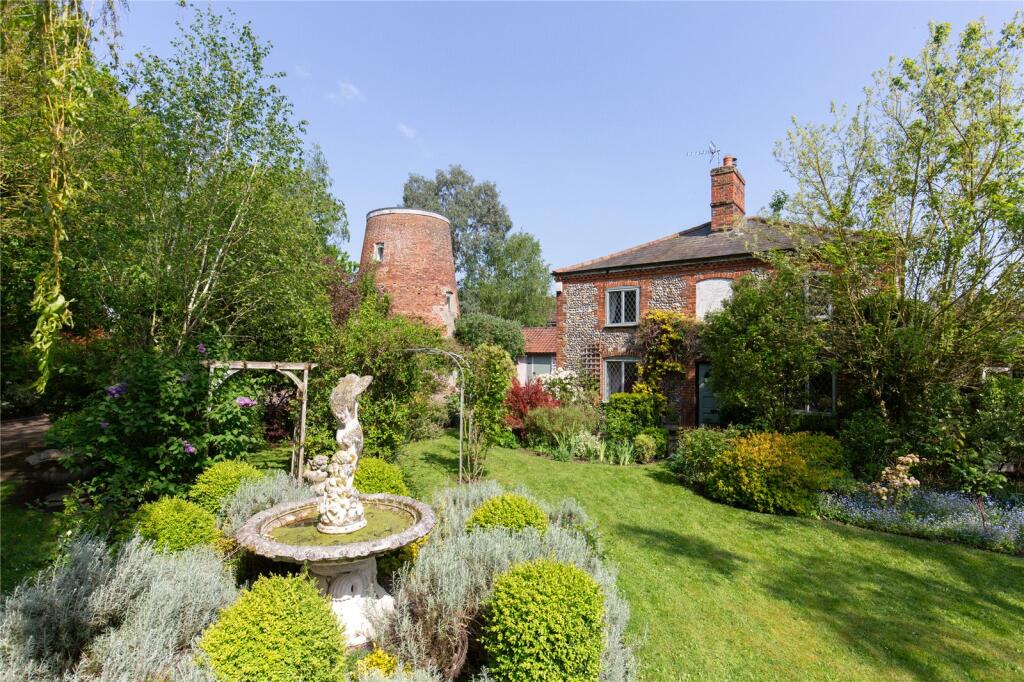 4 bedroom detached house for sale in Mill Lane, Scole, Diss, Norfolk, IP21