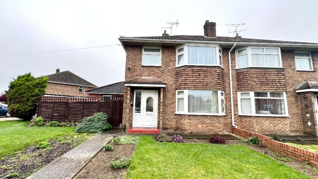 3 bedroom semi-detached house for rent in Fairford Crescent, Swindon, Wiltshire, SN25