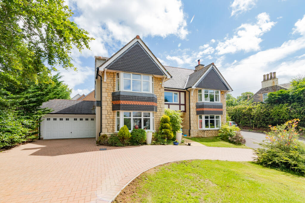 5 bedroom detached house for sale in Cleghorn Lea, Lanark, South