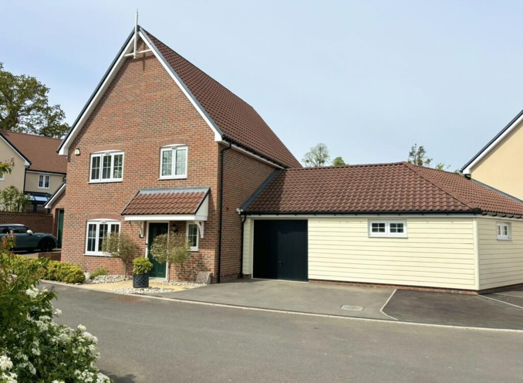 4 bedroom detached house for sale in Petty Croft, Chelmsford, Essex, CM1