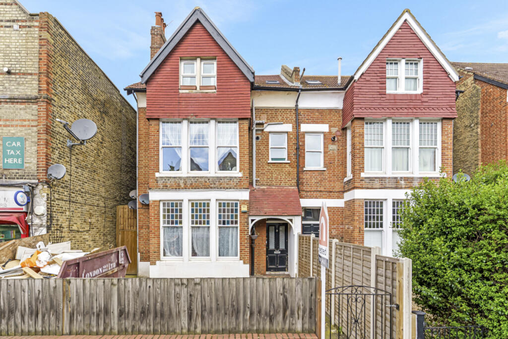 2 bedroom flat for sale in Greyhound Lane, Streatham, London, SW16