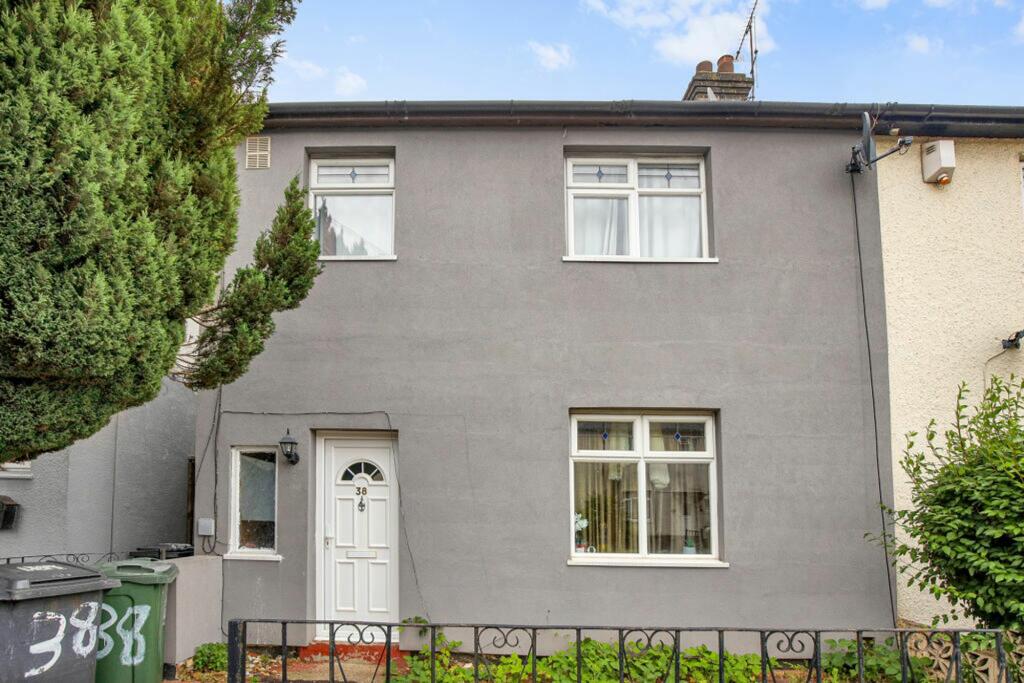 3 bedroom detached house