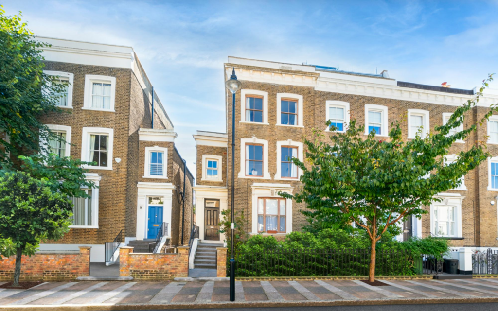 4 bedroom end of terrace house for sale in Ockendon Road, London, N1