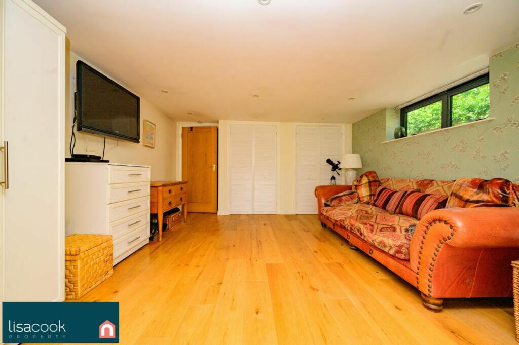 Additional property image - Park Street Lane, Park Street, AL2