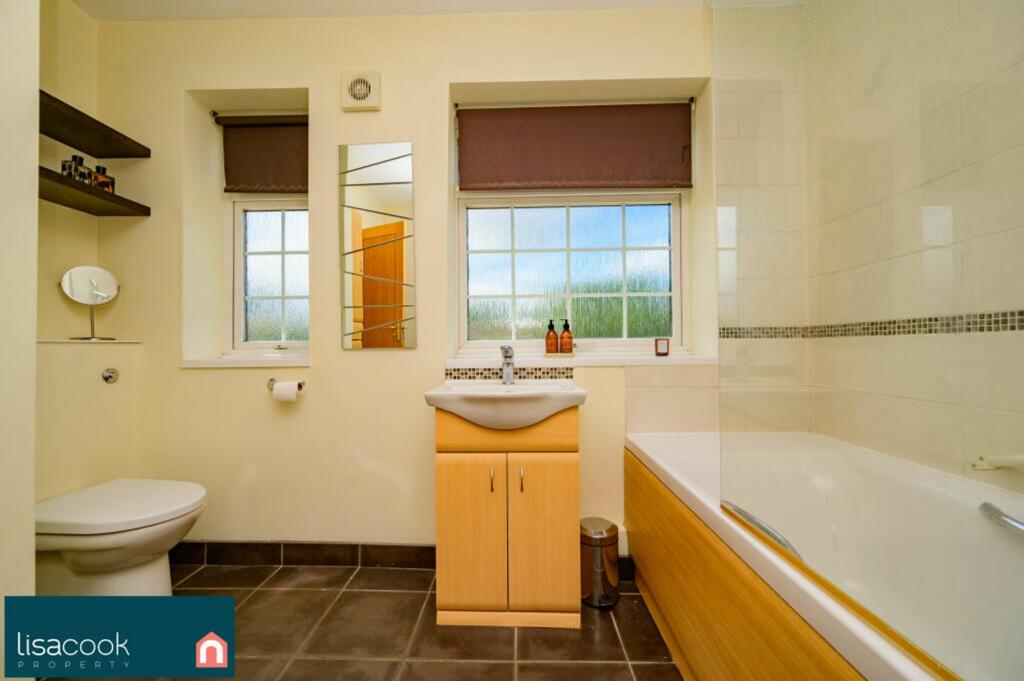 Additional property image - Park Street Lane, Park Street, AL2