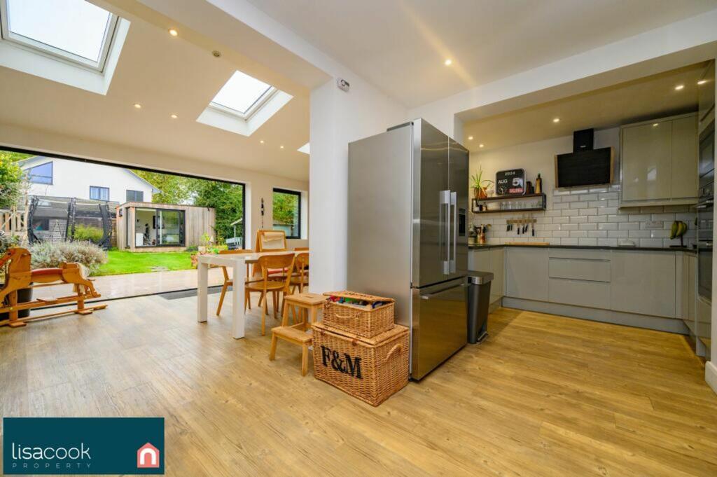 Additional property image - Park Street Lane, Park Street, AL2