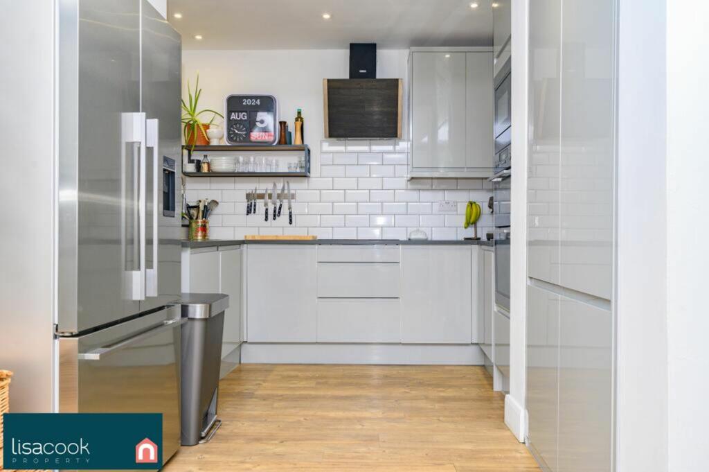 Additional property image - Park Street Lane, Park Street, AL2
