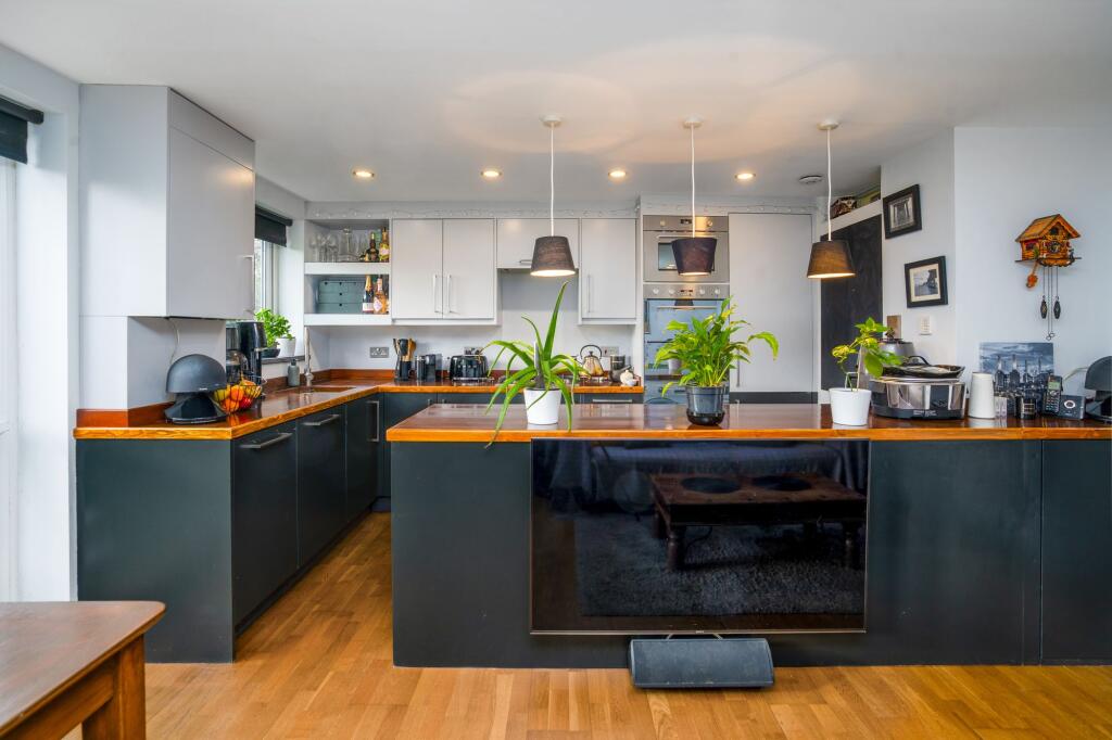 Main image of property: Eskmont Ridge, Upper Norwood, SE19