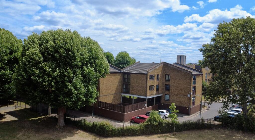 Main image of property: Maskell Road, London, SW17