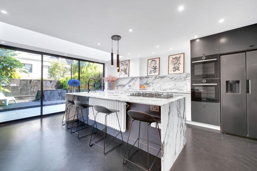 Main image of property: Richmond Road, London, E8