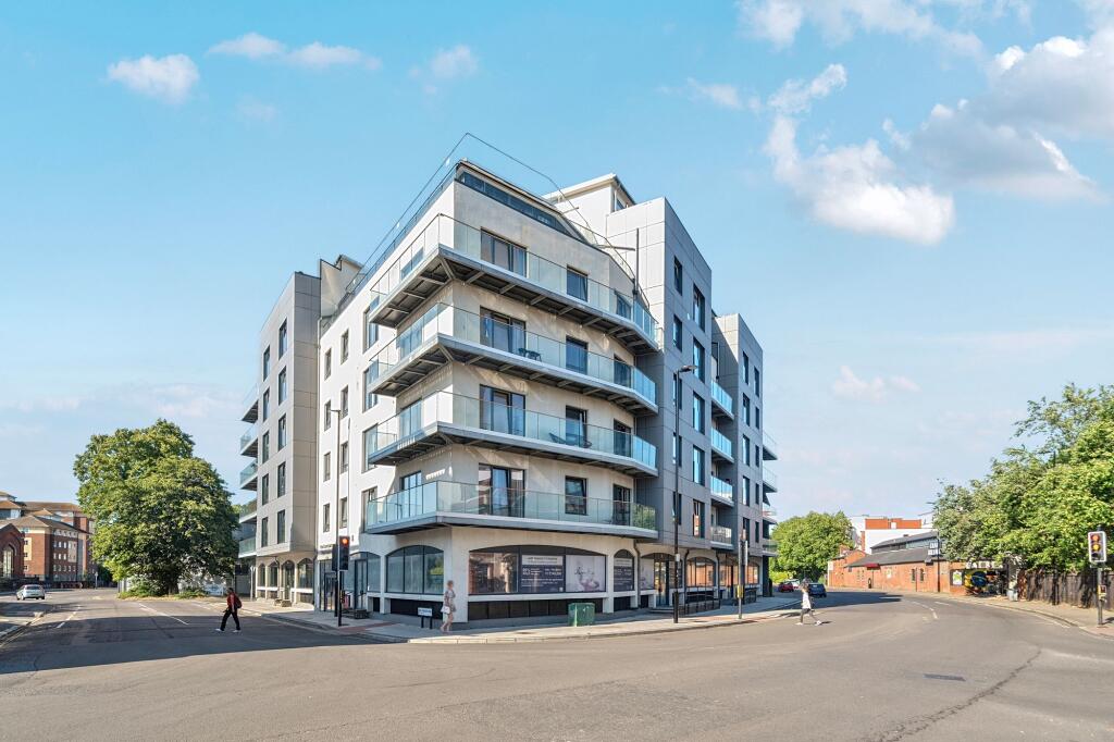 Main image of property: Royal Crescent Road, Royal Crescent Apartments, SO14