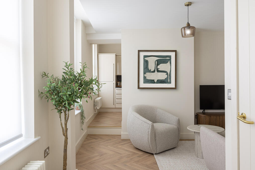 Main image of property: 88 Commercial Street, London