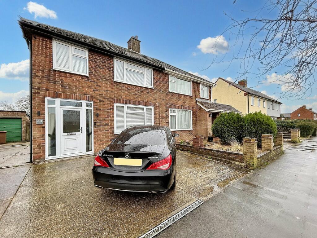 3 bedroom semidetached house for sale in Defoe Road, Ipswich, IP1