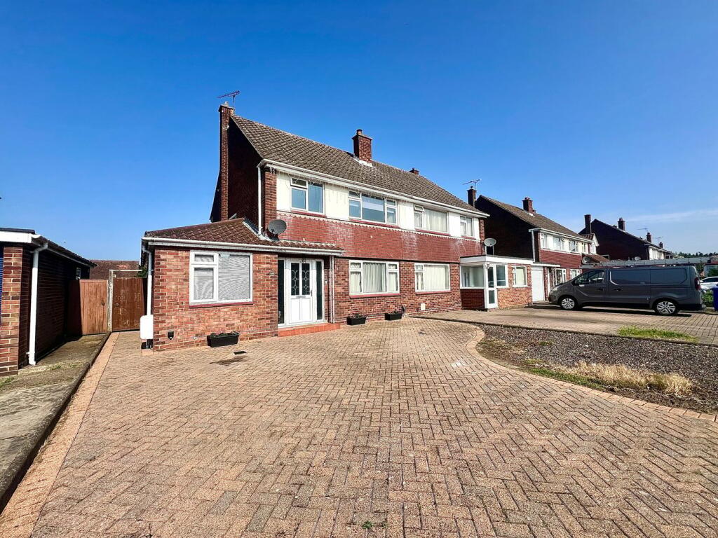 3 bedroom semidetached house for sale in Penshurst Road, Ipswich, IP3