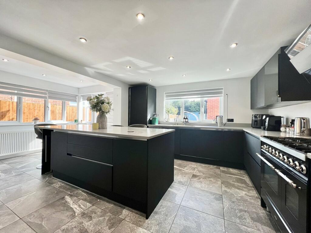 Additional property image - Ipswich Road, Colchester, CO4