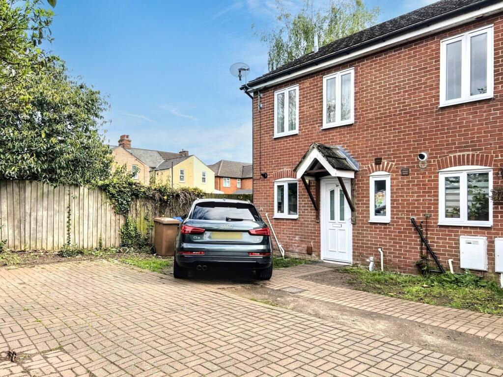 Main image of property: Starfield Close, Ipswich, IP4