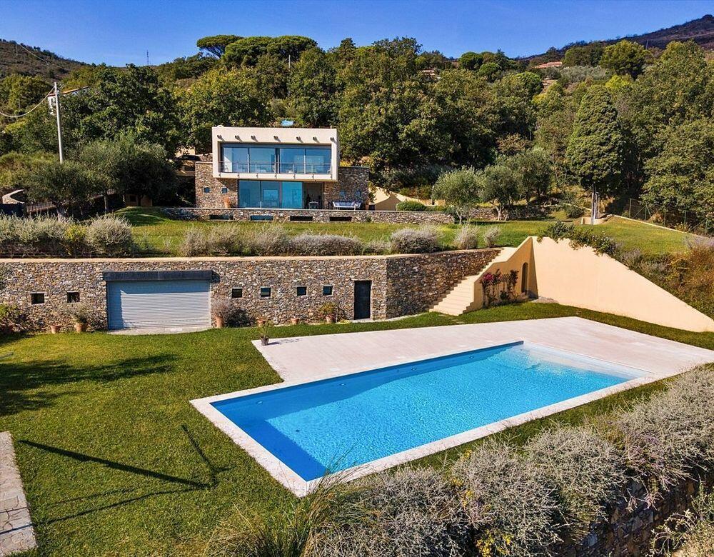 6 bedroom villa for sale in Liguria, Savona, Alassio, Italy
