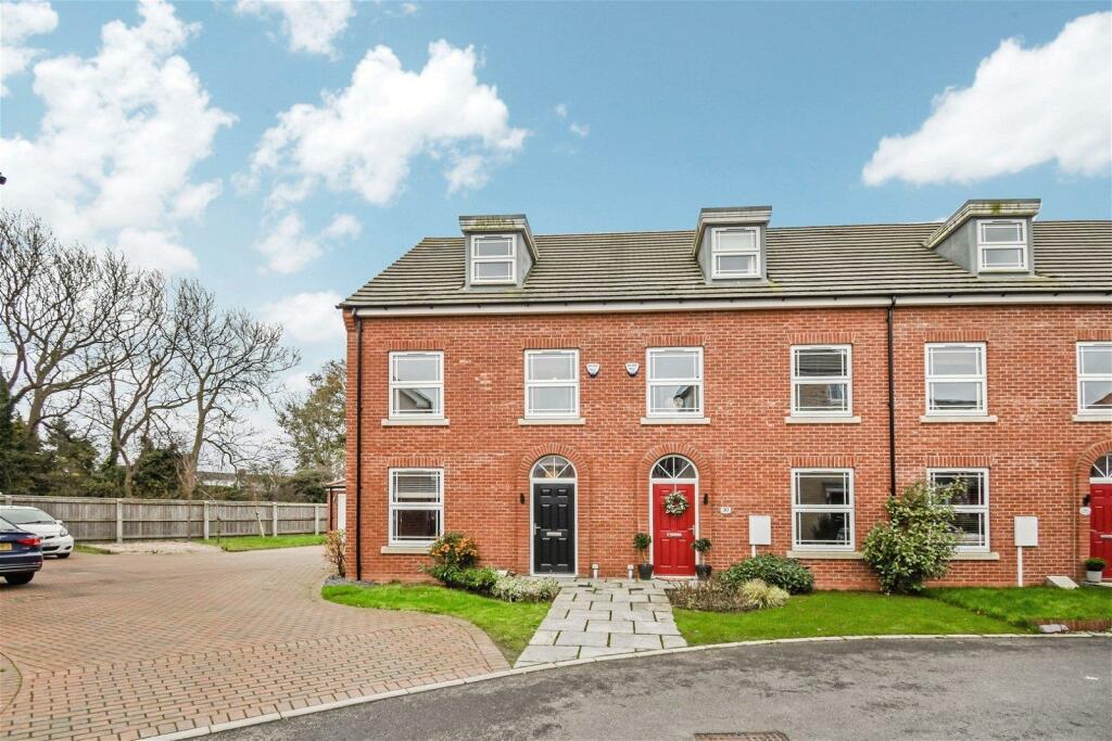 4 bedroom town house for sale in Pasture Lane, Scartho Top, DN33