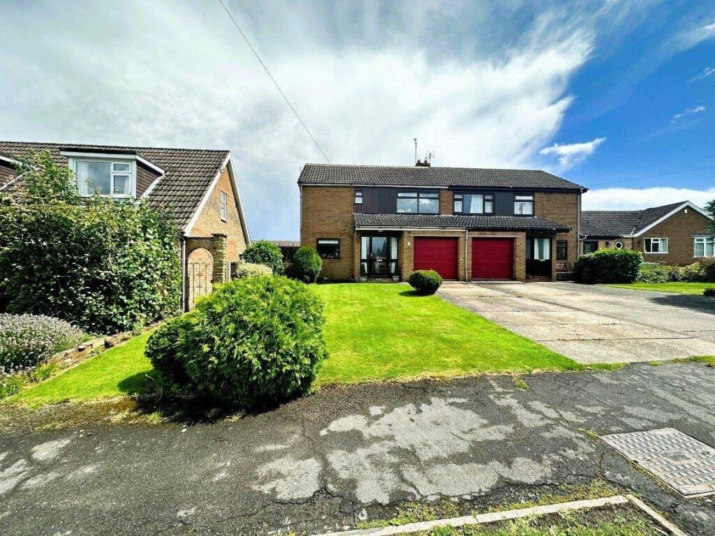 3 bedroom semidetached house for sale in Rooklands, Scotter, DN21