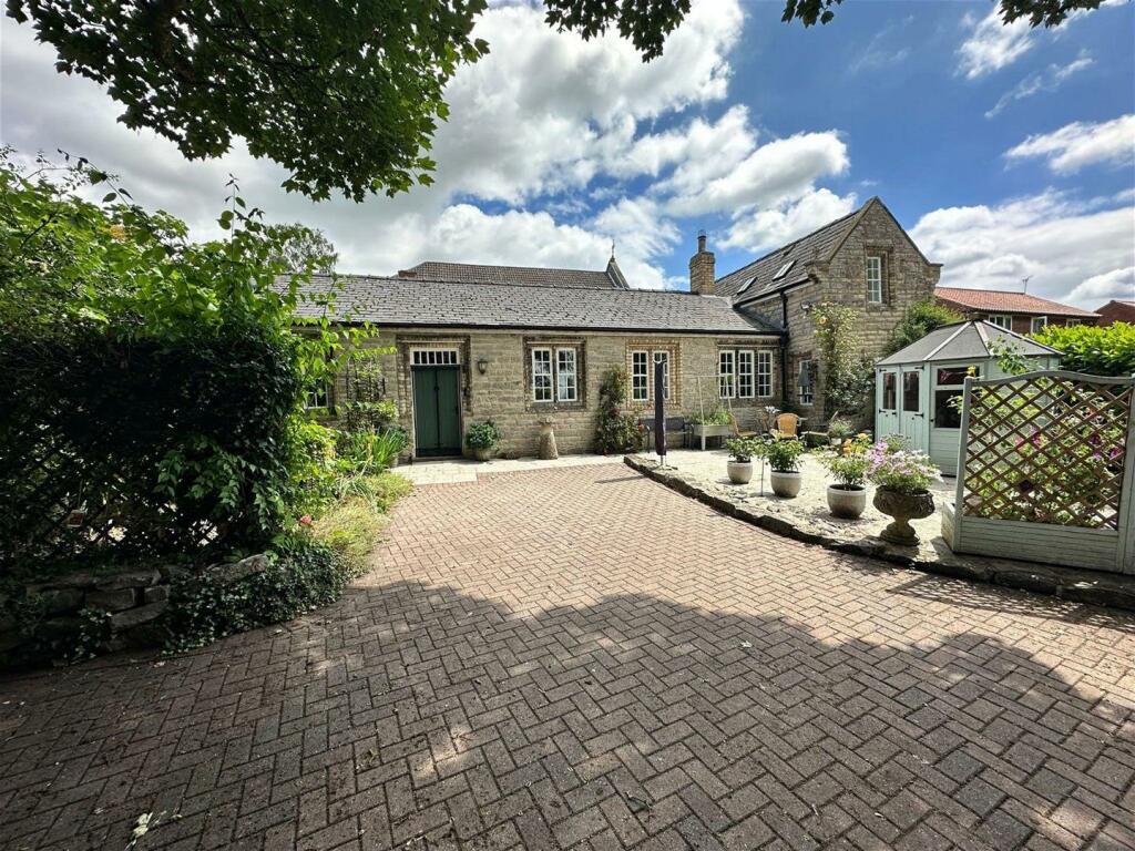 3 bedroom cottage for sale in St. Andrews Street, Kirton Lindsey, DN21
