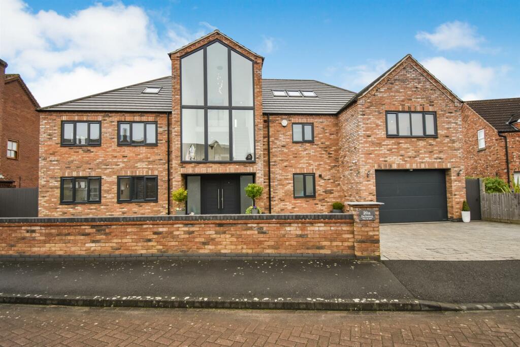 5 bedroom detached house for sale in The Rookery, Scotter, DN21