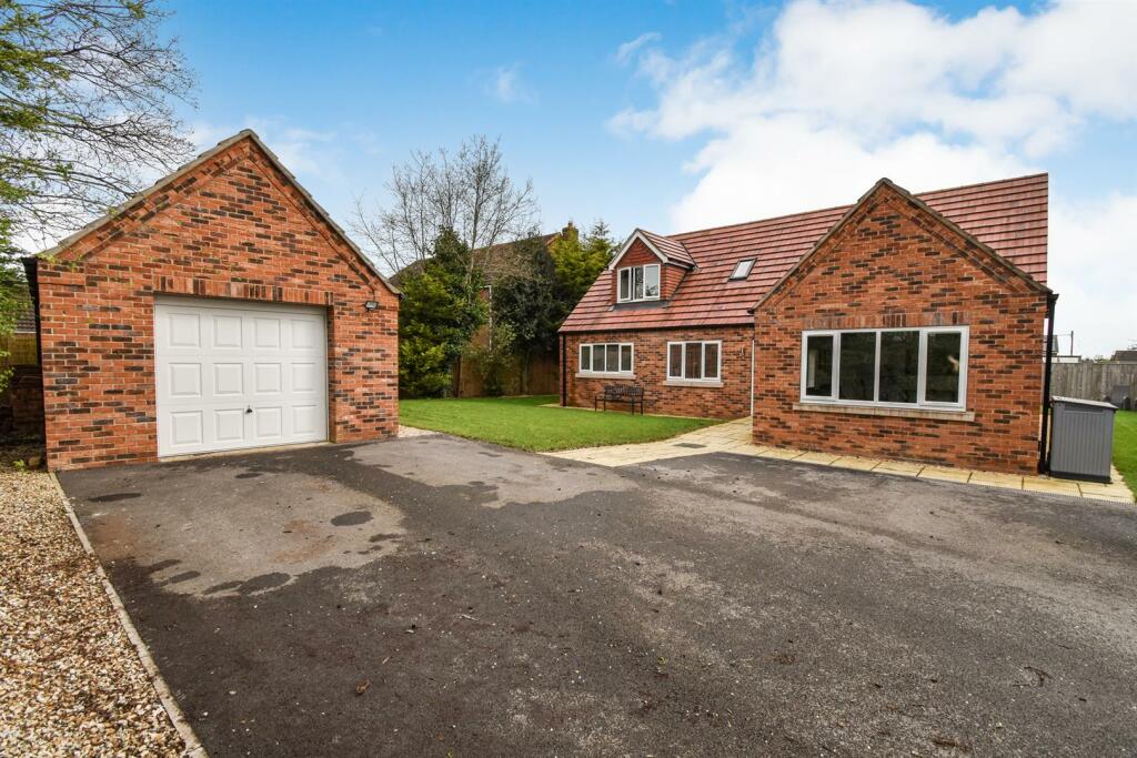 4 bedroom house for sale in Manton Lane, Hibaldstow, DN20