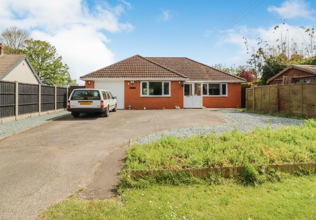 3 bedroom bungalow for sale in Brigg Road, Moortown, LN7
