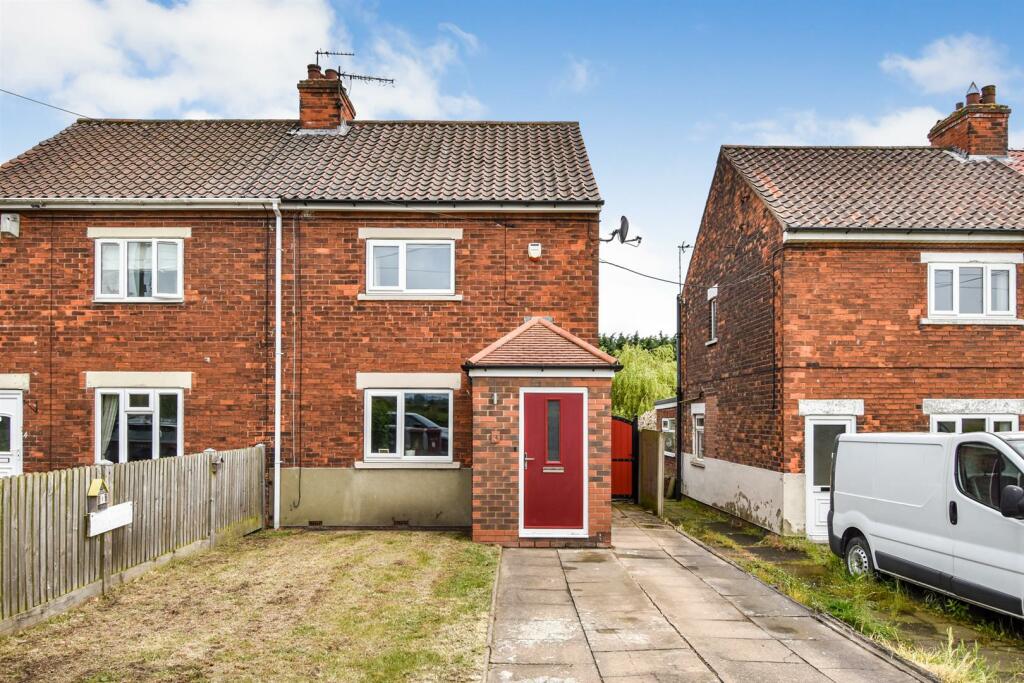 2 bedroom semidetached house for sale in Brigg Road, Wressle, Brigg, DN20