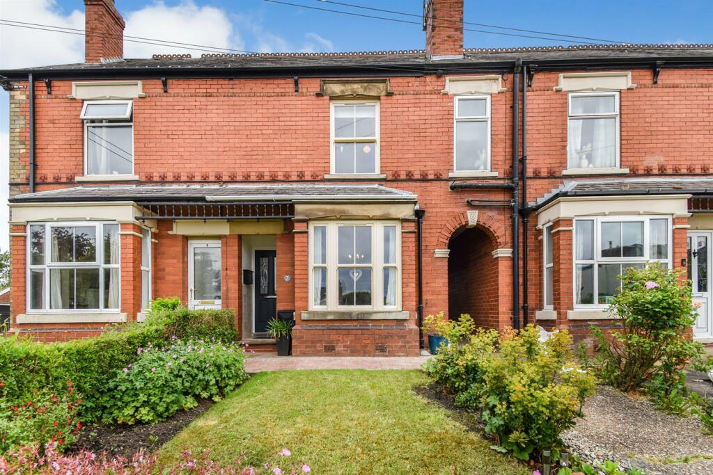3 bedroom terraced house for sale in Pelham Villas, Vicarage Road