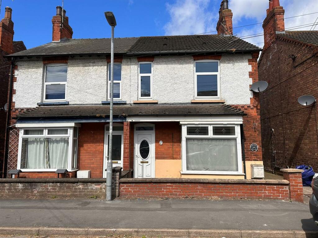 3 bedroom semidetached house for sale in Silver Street, DN38