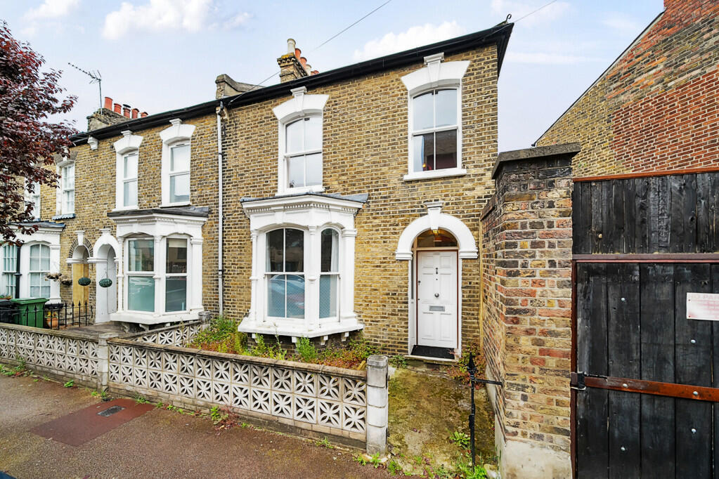 3 bedroom end of terrace house for sale in Barlborough Street, London, SE14