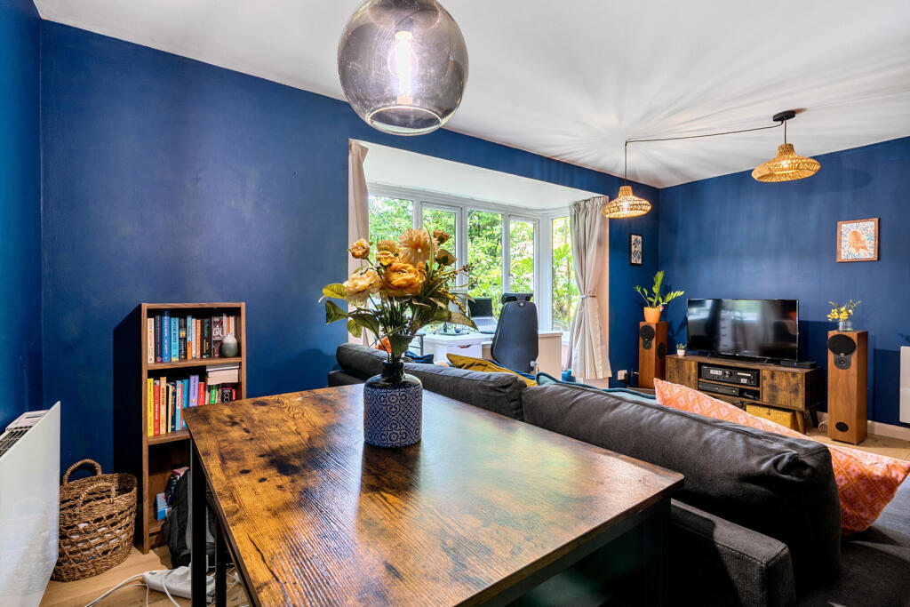 Main image of property: Linwood Close, London