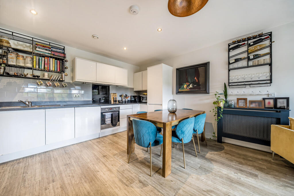 Main image of property: Apple Yard, London