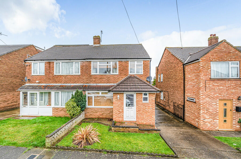 3 bedroom semidetached house for sale in Tynedale Close, Dartford