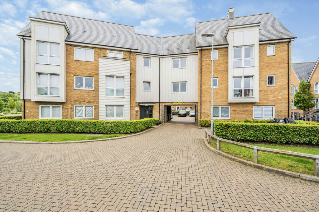 2 bedroom apartment for sale in Castleridge Drive, Greenhithe, Kent, DA9