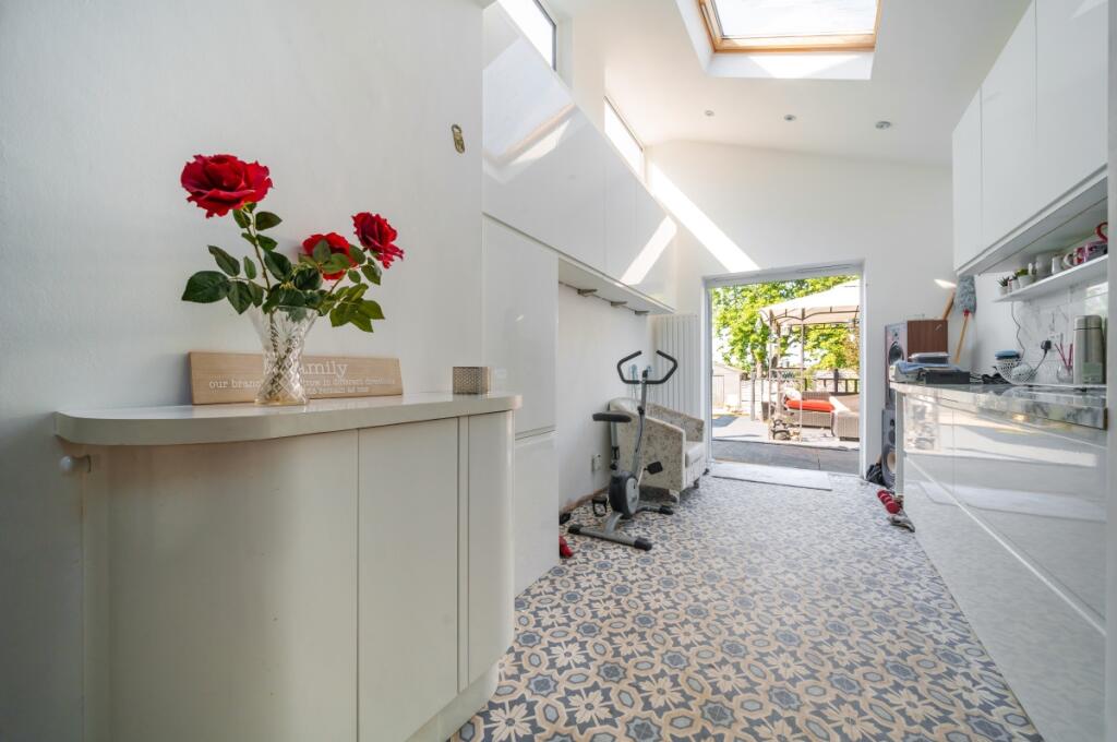 4 bedroom semidetached house for sale in Sidcup Road, London, SE9